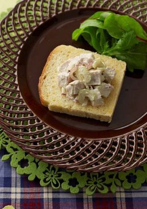 チキンサラダのオープンサンド-レシピのメイン写真