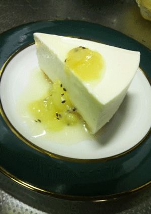 レアチーズケーキ、キウイソース添え。-レシピのメイン写真