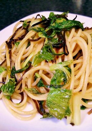 セロリの葉と塩昆布のパスタ-レシピのメイン写真