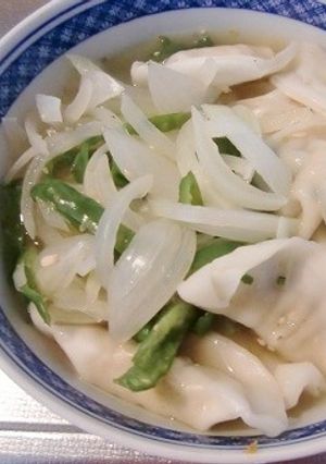 冷凍水餃子を、ラーメンスープで具だくさん-レシピのメイン写真