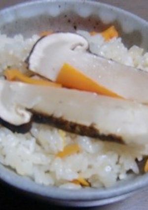 かわいいマツタケ２本で炊き込みご飯-レシピのメイン写真