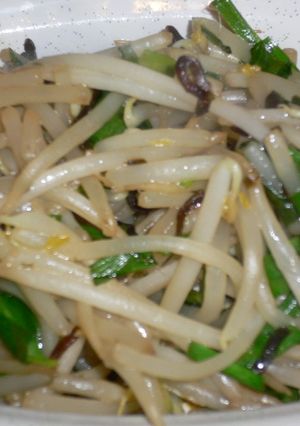 すぐできる☆もやしとニラの塩昆布炒め-レシピのメイン写真