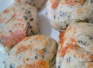 薄力粉だけ★炊飯器DE黒ごまチーズパン-レシピのメイン写真