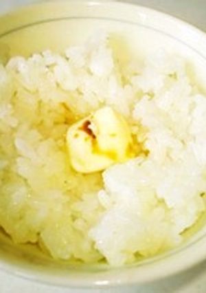 簡単一人メシ☆朝食に♪パパッとバターご飯-レシピのメイン写真