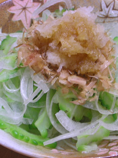 ゴーヤをさらし玉ねぎと食す。-レシピのメイン写真