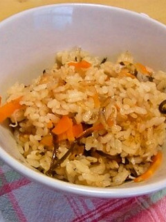 じゃこと塩こんぶの炊き込みご飯-レシピのメイン写真