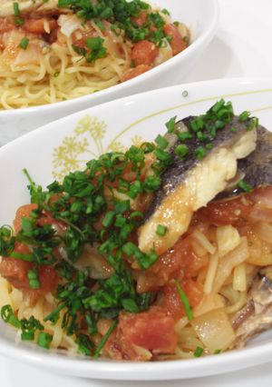 鯛のあらと新玉ねぎのトマトパスタ1-レシピのメイン写真