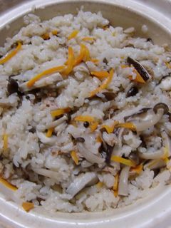 土鍋でつくる きのこの炊きこみご飯-レシピのメイン写真