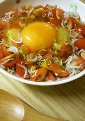 意外な旨さ！しらす&トマトの卵かけご飯-レシピのメイン写真