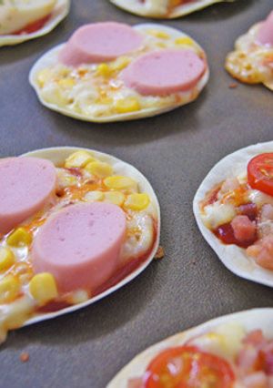 ギョーザの皮で作る・パリパリ薄皮ピザ-レシピのメイン写真