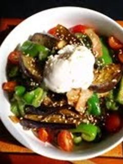 ナスとピーマンのめんつゆ炒め丼-レシピのメイン写真