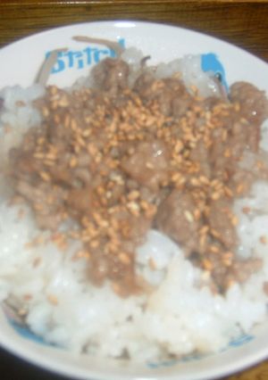 金ごまいりごまで肉みそのせモヤシご飯-レシピのメイン写真