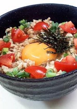 鶏そぼろとトマトの卵かけごはん-レシピのメイン写真