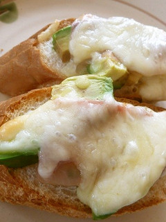 アボガド&生ハムをフランスパンで~♪-レシピのメイン写真