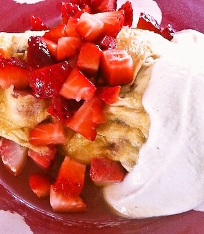 甘〜い週末ブランチに！苺のオムレツ by ZenTofu 【クックパッド