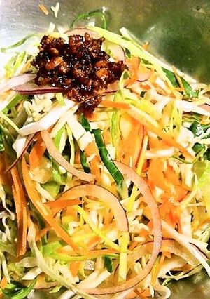 食べるラー油で！生キャベツのサラダ-レシピのメイン写真