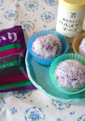 ゆかり粉チーズのまんまるおにぎり-レシピのメイン写真