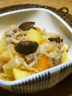 STAUBで超簡単肉じゃが♪-レシピのメイン写真