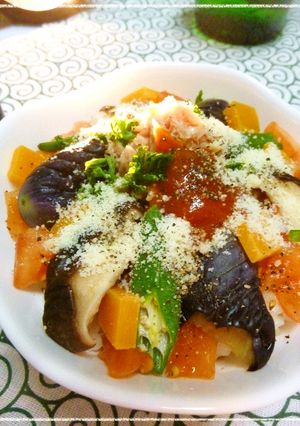 蒸し野菜とツナとチーズの丼　ダブルトマト-レシピのメイン写真