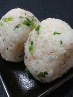 とんこつ風味のおにぎり-レシピのメイン写真