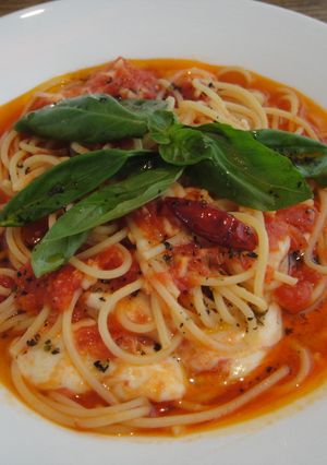 モッツエラチーズとトマトとバジルのパスタ-レシピのメイン写真