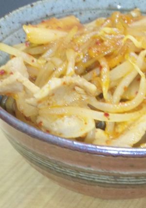 もや☆豚キムチ丼♪焼き肉のたれで簡単に♪-レシピのメイン写真