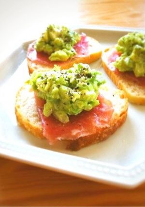 アボカドディップと生ハムのオープンサンド-レシピのメイン写真