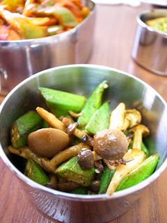 お弁当に!オクラとしめじのマヨカレー炒め-レシピのメイン写真