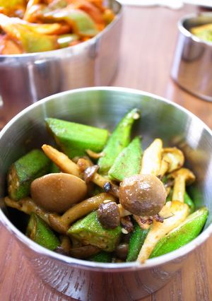 お弁当に！オクラとしめじのマヨカレー炒め-レシピのメイン写真