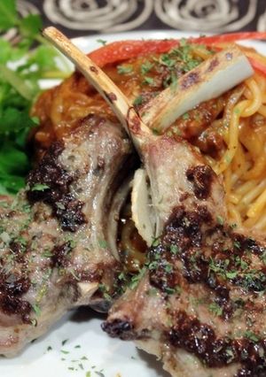 骨付きラム肉の香草焼きタプナード添え。-レシピのメイン写真