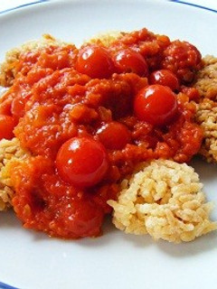 トマトソースで食べる揚げおにぎり-レシピのメイン写真
