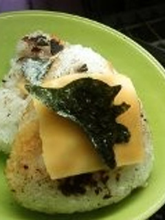 マヨネーズde焼きおにぎりチーズ乗せ-レシピのメイン写真