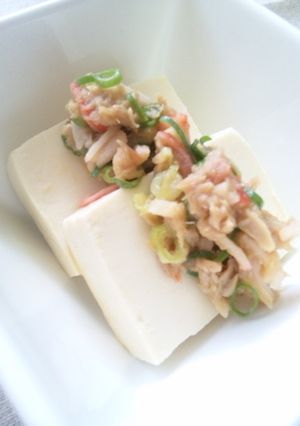 ツナとかにかまをのせた冷奴-レシピのメイン写真