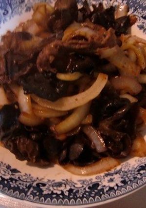 きくらげ＆玉ねぎで味付焼肉を具だくさんに-レシピのメイン写真