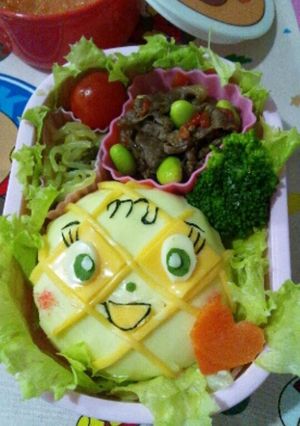 チーズおにぎりでメロンパンナのキャラ弁-レシピのメイン写真