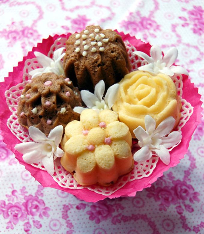 新品】ノルディックウェア花型ミニケーキ型 1枚 12個 楽天市場