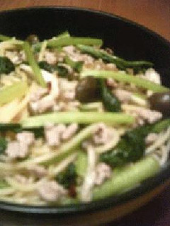 パスタ・ひき肉+小松菜の中華taste-レシピのメイン写真