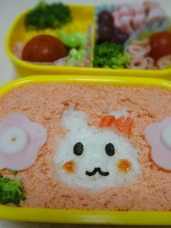 キャラ弁 動物 うさぎ お花畑 そぼろ-レシピのメイン写真