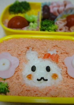 キャラ弁　動物　うさぎ　お花畑　そぼろ-レシピのメイン写真