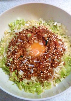 納豆キムチのネギ白ゴマまぶし月見そうめん-レシピのメイン写真
