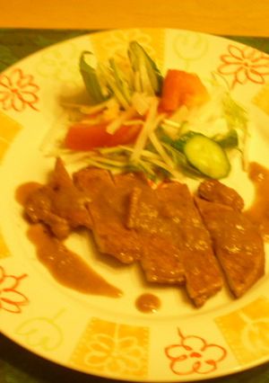 豚肉のソテー　リンゴ赤ワインソース添え-レシピのメイン写真