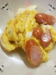 お弁当にも♪ウインナーと卵炒め-レシピのメイン写真