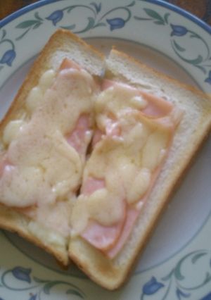 スマートチーズでとろとろハムトースト-レシピのメイン写真