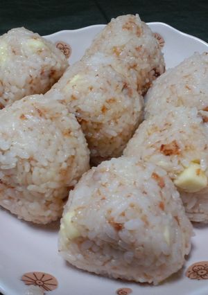 【変わりおにぎり　その１】チーズとおかか-レシピのメイン写真