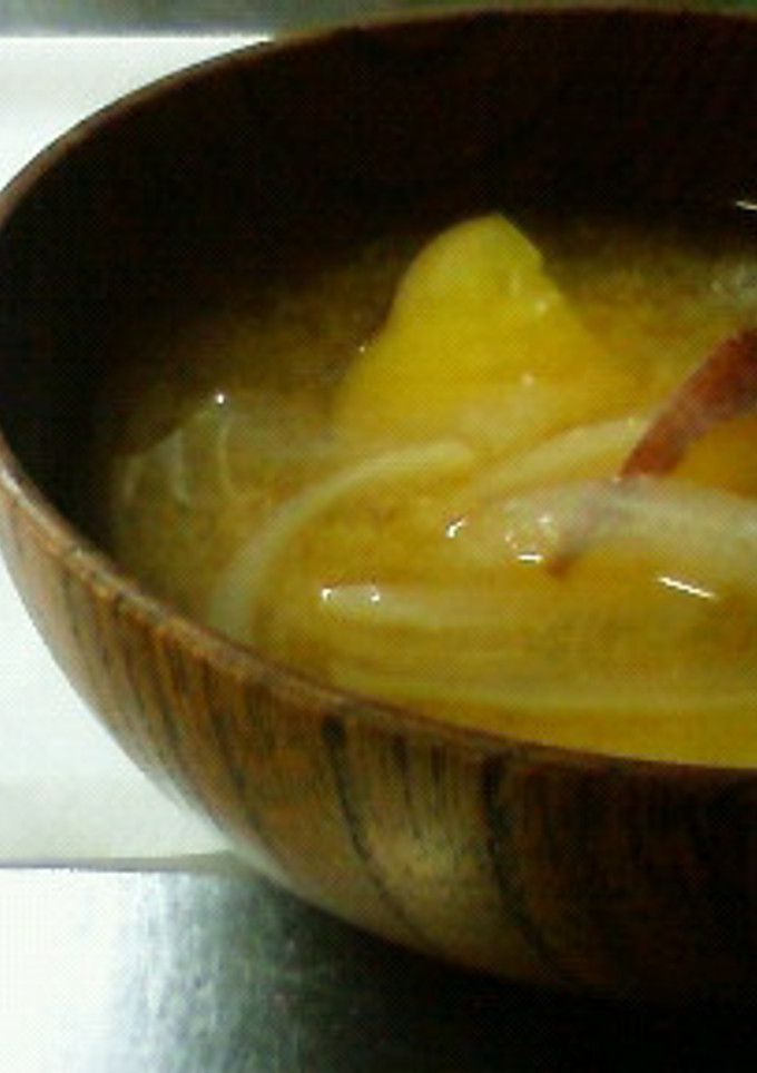 隠しシュガー☆サツマイモと玉ねぎの味噌汁-レシピのメイン写真