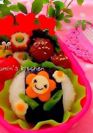 人参とチーズでお花ちゃん＊キャラ弁-レシピのメイン写真