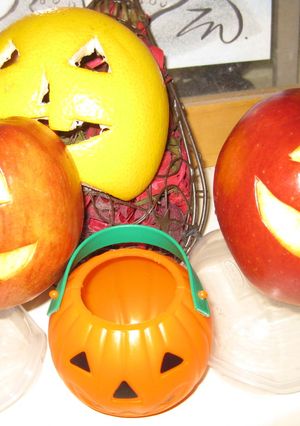 ハロウィン　リンゴで飾りつけ-レシピのメイン写真
