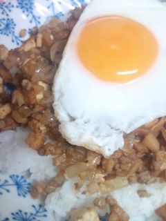 挽き肉でキノコで厚揚げで☆カレーそぼろ丼-レシピのメイン写真