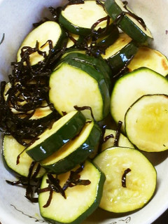 ズッキーニの塩昆布炒め-レシピのメイン写真