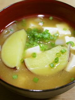 秋です。さつま芋と玉ねぎのみそ汁-レシピのメイン写真